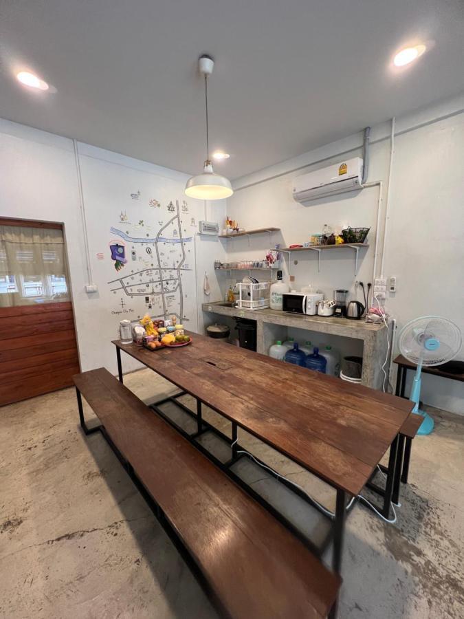 Together Backpackers Hostel Chiang Rai Exteriör bild