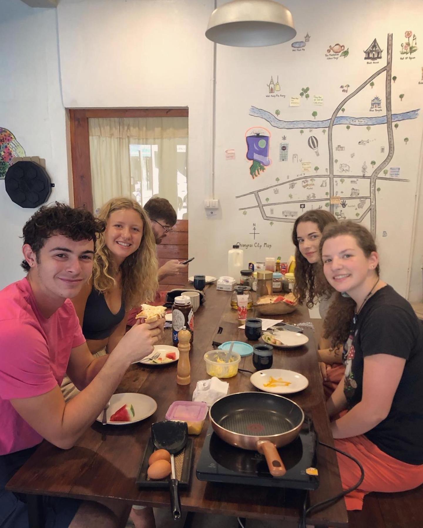 Together Backpackers Hostel Chiang Rai Exteriör bild